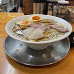 Menkyoushouin - 料理写真:醤油拉麺