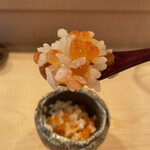 登喜和鮨 - 初めて頂きましたが、イクラって御湯に浸かってもイクラ！