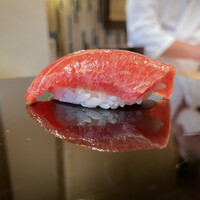 登喜和鮨 新発田本店 - 佐渡産の黒鮪240キロ軽く漬中トロ