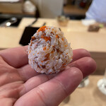 登喜和鮨 - 佐渡産め蟹、贅沢な蟹のおにぎりです！百個下さい！笑笑