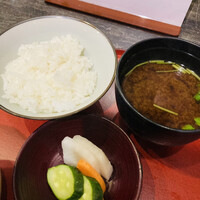 天ぷら わかやま - ご飯、みそ汁、漬け物