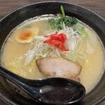オグリ - 料理写真:豚骨醬油ラーメン800円