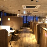 Shabushabu Onyasai - 明るいカントリースタイルの店内