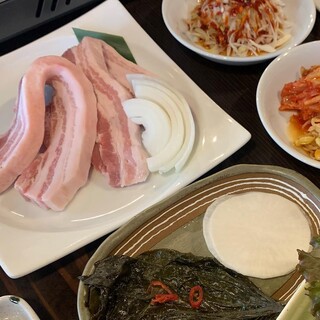 요리인력 20년의 베테랑 한국인 요리장이 만드는 고급 한식