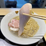 超純水採麺 天国屋 - 鶏モモ肉チャーシューは柚子わさびが合います