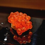 Togoshiginza Sushi Bando - 塩分控えめで筋子のまま歯触りも楽しむ。美味しくて、食べられてうれしい。