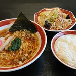 浜田屋 - Jセット(ﾗｰﾒﾝ(中華そば)＋野菜炒め＋ﾗｲｽ)