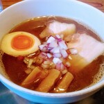 らぁ麺 めん奏心 - 透き通って雑味のない煮干スープ(醤油)