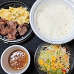 松屋 - 牛ヒレ肉のカットステーキ定食