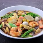 Stir-fried seasonal vegetables with shrimp, squid, and pork