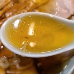 丸信ラーメン - スープ