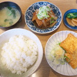 なんどき屋 - 生あげ定食（￥620）。牛鍋で煮込むタイプと生姜醤油で食べるタイプ、1枚ずつでお願いした