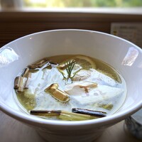 麺屋割ぽう ツクリ茸 - ◆天草大王とツクリ茸の塩ラーメン(980円）・・スープも盛り付けもキレイ。