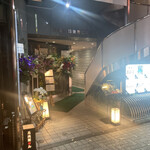 神楽坂 美うら - オープン店があり祝い花が一層オレらをビビらせる