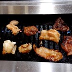 なか - お肉を焼いております。