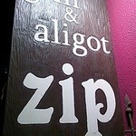 お肉とワイン 関内ビストロ ZIP - 店先の看板