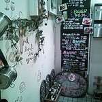 お肉とワイン 関内ビストロ ZIP - 1階～店に上がる前のアプローチ