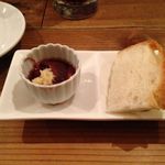 お通し　ホタルイカの沖漬とチーズマッシュポテト