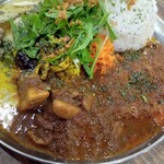 Livin' for green - 右側がチキンカレー左側がボークビンダル。境目わかります？