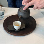 Installation Table ENSO L'asymetrie du calme - 水出し紅茶