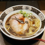 すごい煮干ラーメン 野毛 すし 釣りきん - すごい煮干しラーメン(鉄火たくあんとセットで1200円）