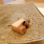 鮨おばな - 大量の鮑で煮た鮑