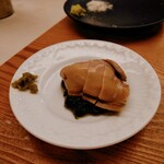 鮨おばな - 煮牡蠣　煮た汁と青海苔