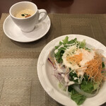 御茶ノ水 小川軒 - ランチのサラダとスープ