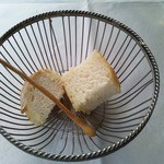 VIA Brianza - お代わり自由のパン