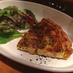 ワイン食堂o'bo - キノコとチキン(だったかな？)のキッシュ。