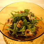 ブラッスリーボジョレー - ルッコラとマッシュルームのサラダ