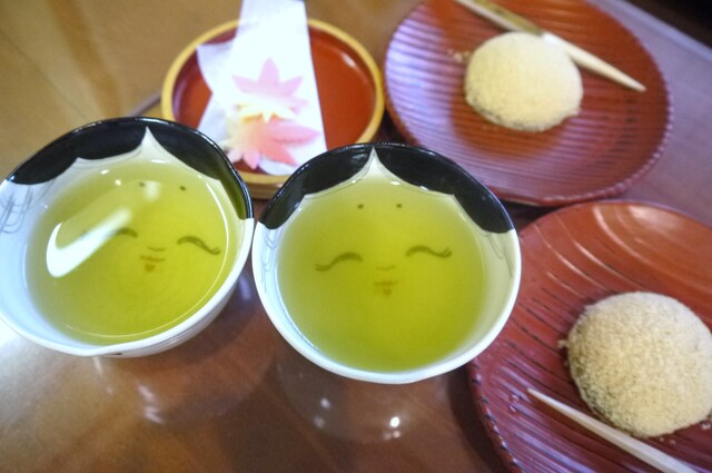 この時季は椿もち』by てるてる!(^^)! : 芳光 (よしみつ)- 森下/和菓子