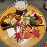 菅井 - 海老・レンコン・酢橘窯の中には生のカラスミ・鮑・松茸・子持ち昆布・豆腐の味噌漬け・赤蒟蒻・タラコとイカのしんじょう焼き・稲穂