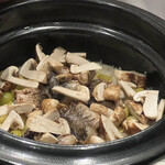 菅井 - 土鍋の松茸ご飯（2合のところ4合。追加料金4,800円）
