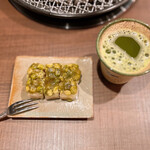 焼肉・韓国料理 KollaBo - えんどう豆が沢山乗った焼きもち♡ 温かい緑茶を一緒にご提供して下さったのがまた嬉しい✧‧˚