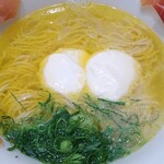 黄金の塩らぁ麺 ドゥエイタリアン - らぁ麺生ハムフロマージュ（大盛)