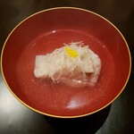 新地 やま本 - クエのお吸物　出汁のいい香りと大きなクエは最高。