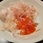 新地 やま本 - 赤い黄身と、ピンク色の削りたての鰹節