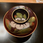 新地 やま本 - お吸物の器も綺麗。