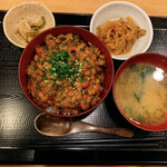 季節の料理とお酒 ながやま - まぐろ納豆丼 ¥680