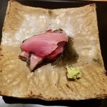 新地 やま本 - ヤイトカツオ　まるでトロ！魯山人の器で。