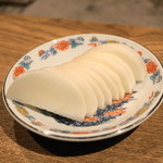 柳家 - 2012.12 口直しの大根（生の大根に塩をかけただけ）