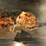 お好み焼と鉄板焼 だんだん - 一口にカット