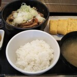 わ楽 - もつ煮込み定食880円
