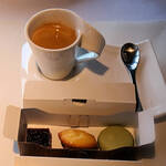 ランソレイエ - コーヒー、プチフール