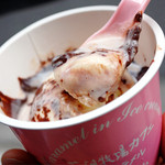 花畑牧場カフェ　生キャラメル＆アイスクリーム - 【ホットキャラメルチョコレート・アイスクリーム】￥480