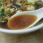 ゆきちゃんラーメン - 台湾ラーメン(辛さ普通)のスープ