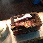 赤羽 トロ函 - 店先でマグロのカマを焼いてました！