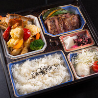 九州産特選黒毛和牛サーロインステーキ&伊勢海老弁当