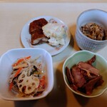 Uokatsu Sushi - 令和3年12月 ランチタイム
                        にぎり定食の小鉢